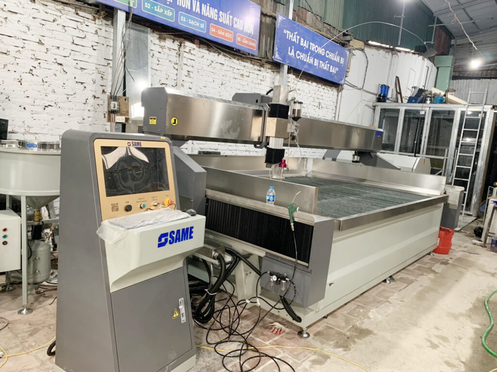 lắp đặt máy cắt tia nước SAME cho gương kính Hà Tâm