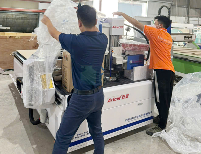 Chuyển giao cắt khắc laser khổ 1325 cho Gương Kính Thủ Đô 1