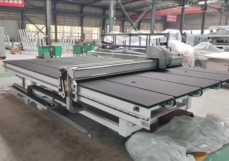 Có nên đầu tư máy gia công kính trong xưởng sản xuất cánh kính không