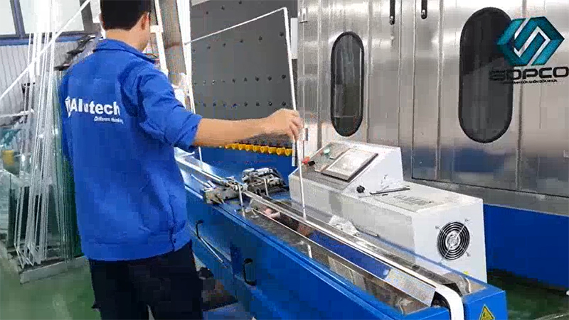 Giai phap san xuat kinh hop tiet kiem chi phi voi may bom keo Butyl 1