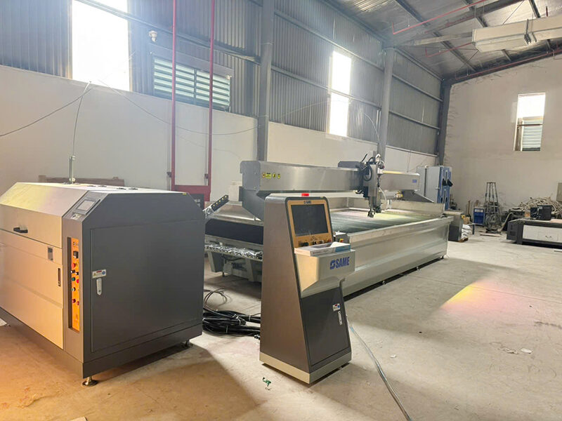 Lắp đặt và chuyển giao công nghệ máy cắt tia nước 5 trục AC tại công ty Gương Kính Thủ Đô 2