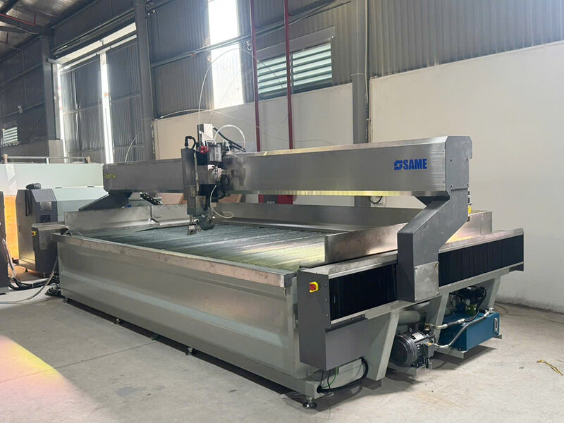 Lắp đặt và chuyển giao công nghệ máy cắt tia nước 5 trục AC tại công ty Gương Kính Thủ Đô