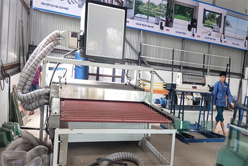 Mua máy rửa kính công nghiệp cũ nên hay không