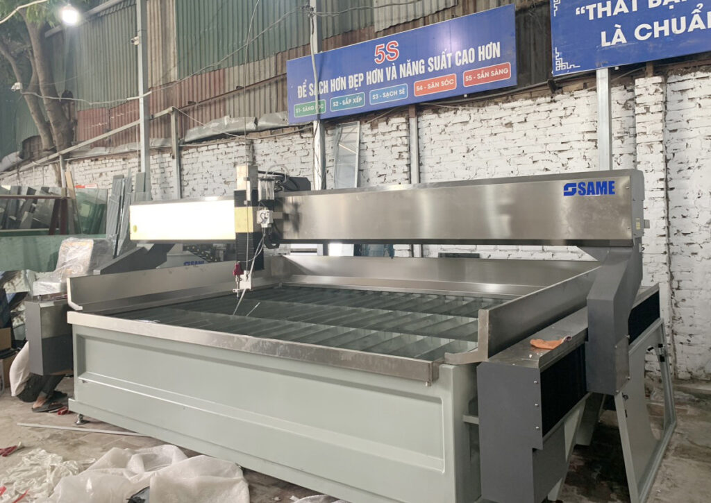 Quy trình cắt kính, thủy tinh bằng máy cắt tia nước CNC 2