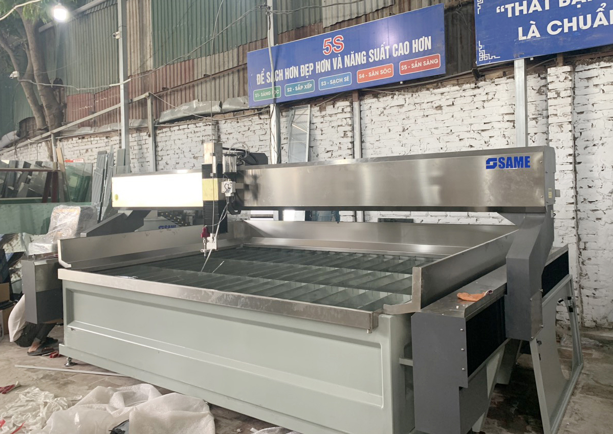 Quy trình cắt kính, thủy tinh bằng máy cắt tia nước CNC