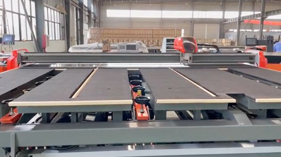 Vai trò và chức năng của máy cắt gương kính CNC trong sản xuất gương kính trang trí