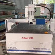 lap-dat-may-khac-laser-tren-guong-kinh-van-dinh
